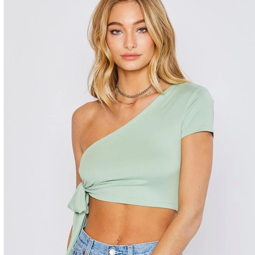New❤️ One shoulder crop top